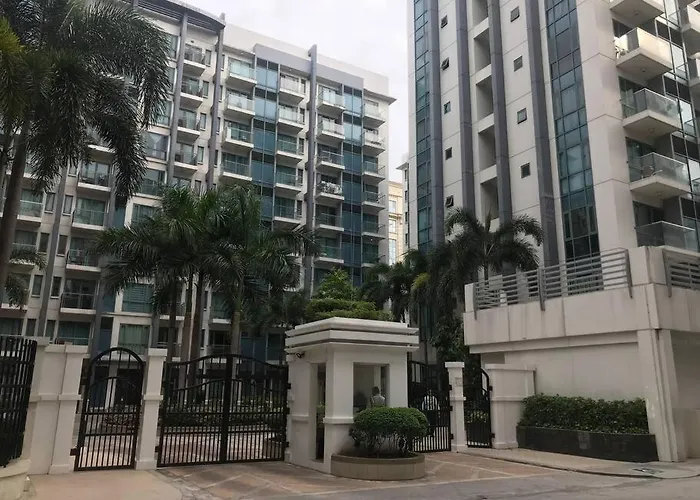 Lovely 2 Bed Infront Of Naia Terminal 3 Apartment Manila