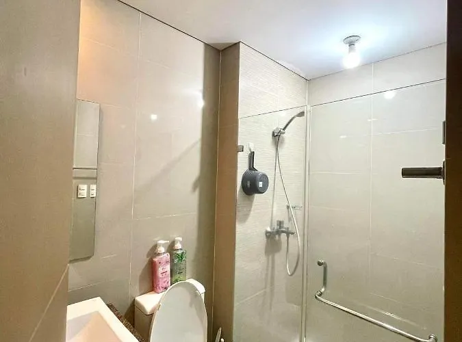 Lovely 2 Bed Infront Of Naia Terminal 3 *